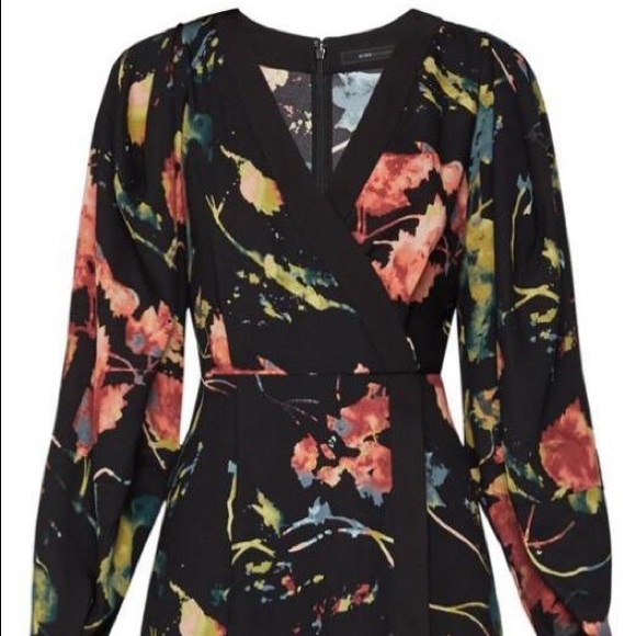 Chic Faux Wrap Romper - Picture 6 of 8